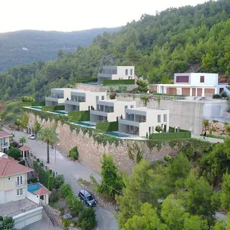 Panoramic With A Pool Feriehus Alanya