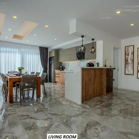 Panoramic With A Pool Semesterbostad *