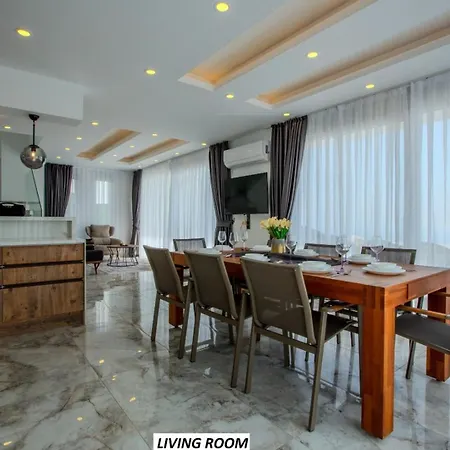 Panoramic With A Pool * Αλάνια