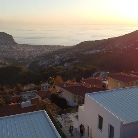 Panoramic With A Pool Tatil Evi Alanya