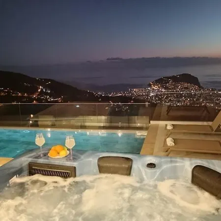 Panoramic With A Pool 別荘