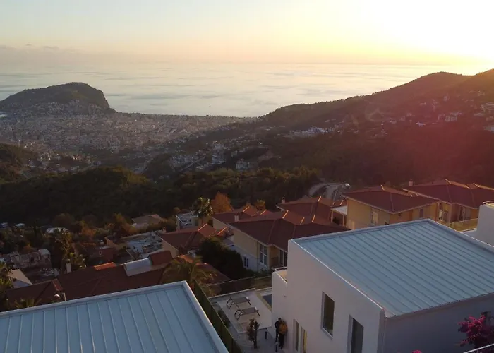Panoramic With A Pool Tatil Evi Alanya