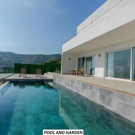 度假居 Panoramic With A Pool *