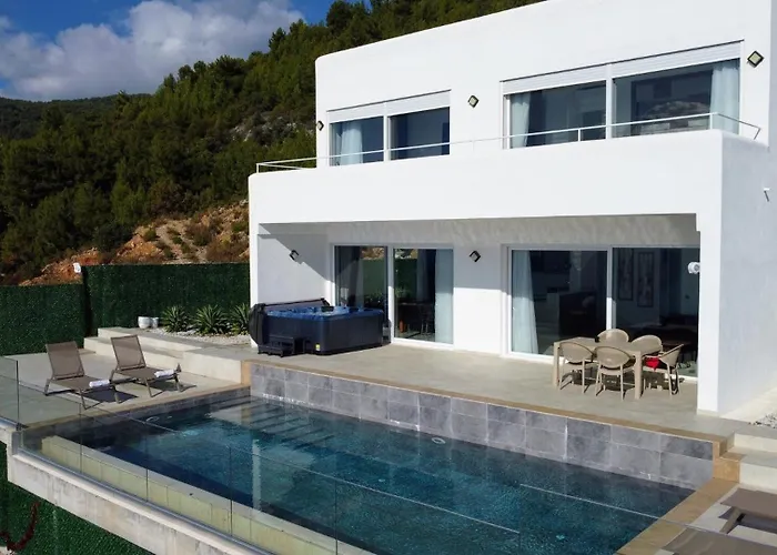 Panoramic With A Pool Nyaraló *