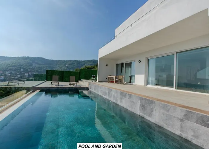 Будинок відпочинку Panoramic With A Pool *